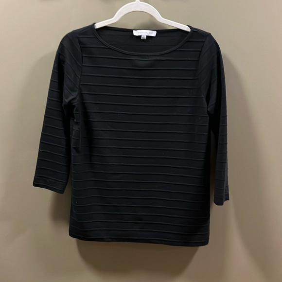 Size small black top. - Picture 1 of 2